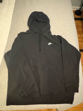 Nike Black Pullover Hoodie Men’s XXL Swoosh Logo Sweatshirt
